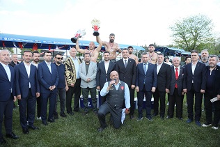 32. KÂĞITHANE YAĞLI GÜREŞLERİNİN BAŞPEHLİVANI SEÇKİN DUMAN OLDU